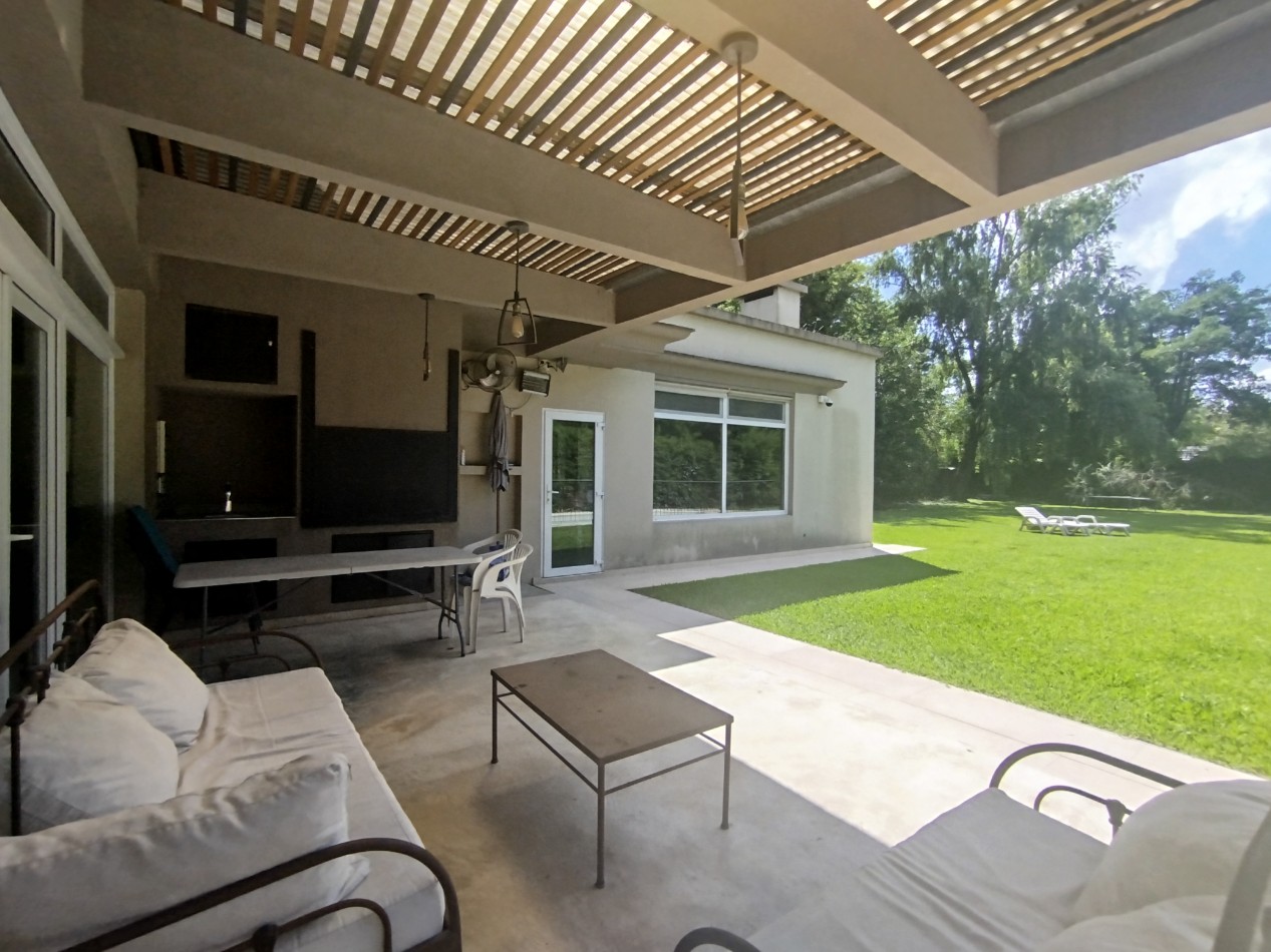 Venta Casa moderna apta credito Malvinas argentinas 