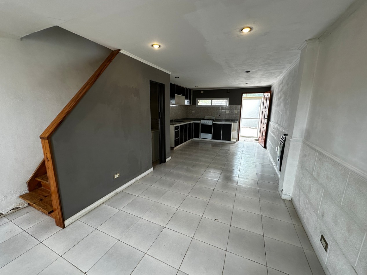 Venta de casa estilo Triplex apto credito Jose C Paz 