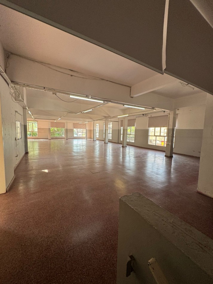 Alquiler local amplio destino.Primer piso san Miguel 