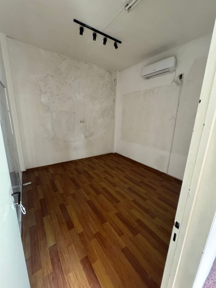 Alquiler local amplio destino.Primer piso san Miguel 