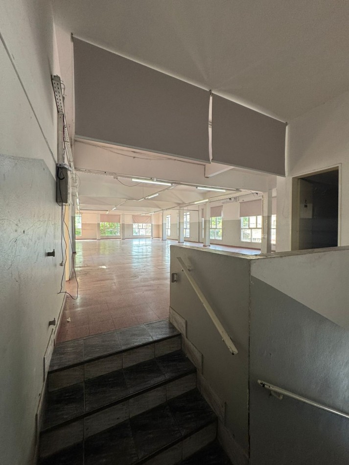 Alquiler local amplio destino.Primer piso san Miguel 