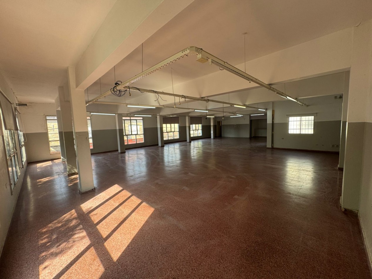 Alquiler local amplio destino.Primer piso san Miguel 