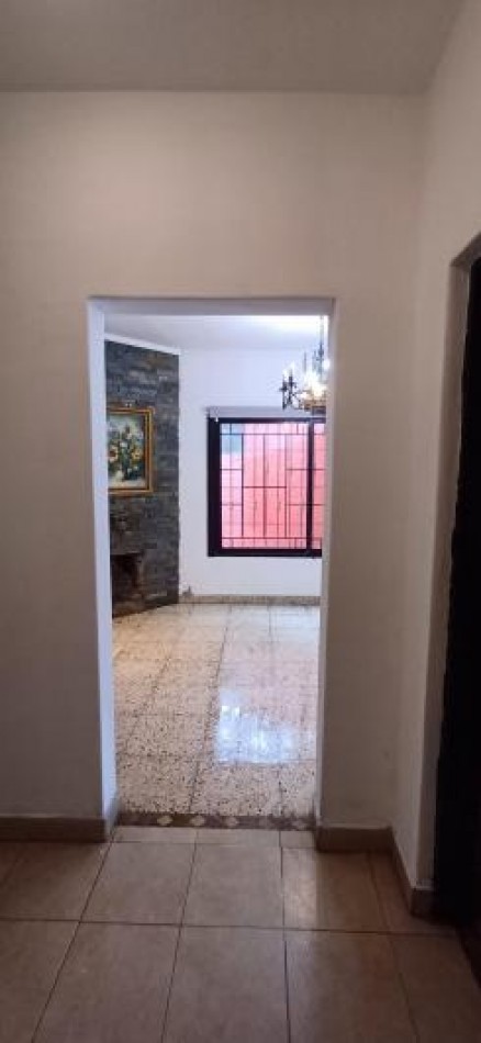 Alquiler casa con pileta 5 cocheras Jose C Paz 