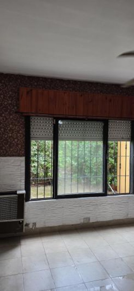 Alquiler casa con pileta 5 cocheras Jose C Paz 