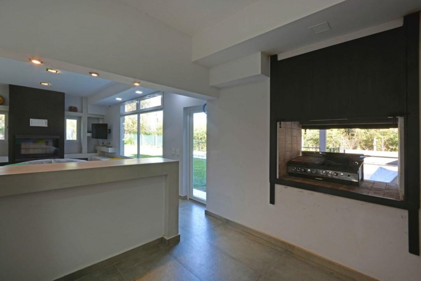 Venta casa moderna apta credito bancario Malvinas Argentinas