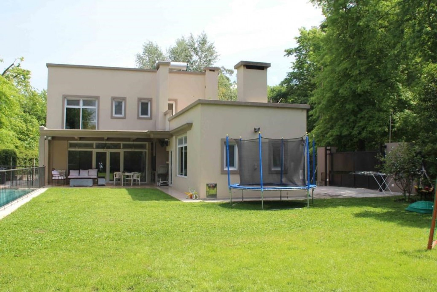 Venta casa moderna apta credito bancario Malvinas Argentinas