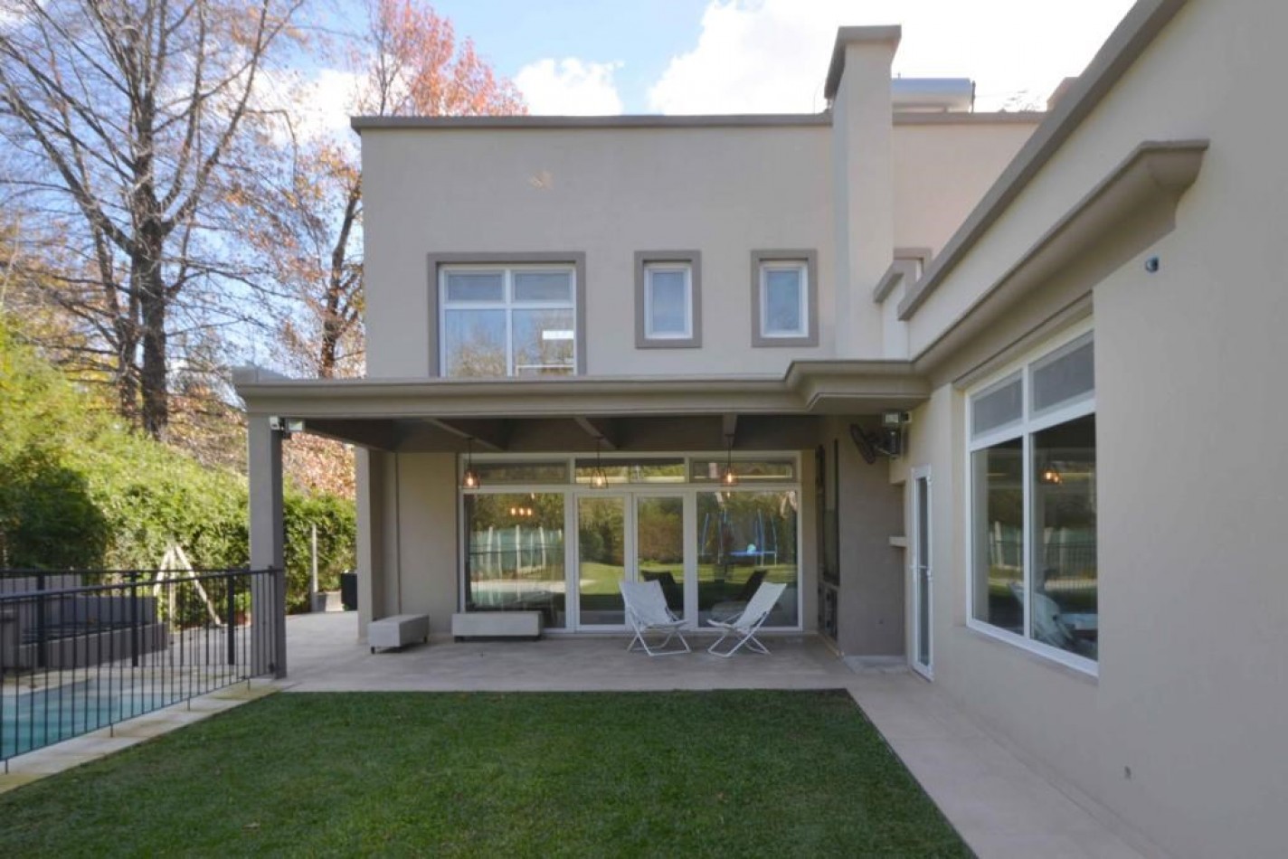 Venta casa moderna apta credito bancario Malvinas Argentinas