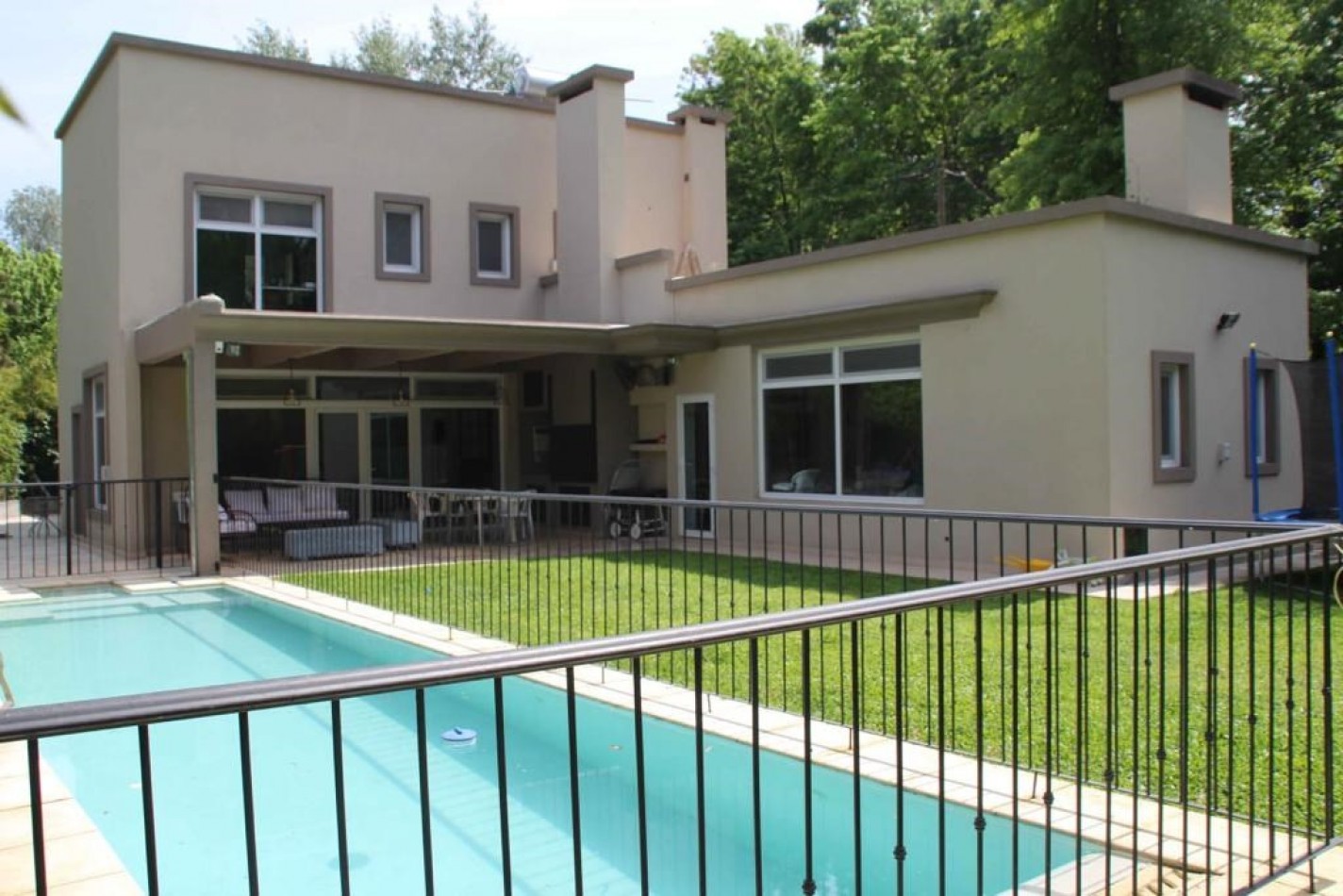 Venta casa moderna apta credito bancario Malvinas Argentinas