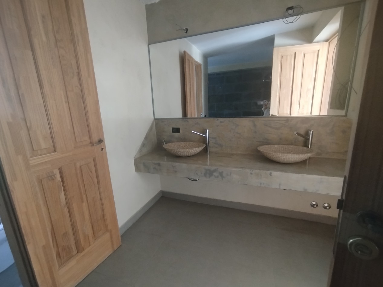 Venta casa moderna apta credito bancario Malvinas Argentinas