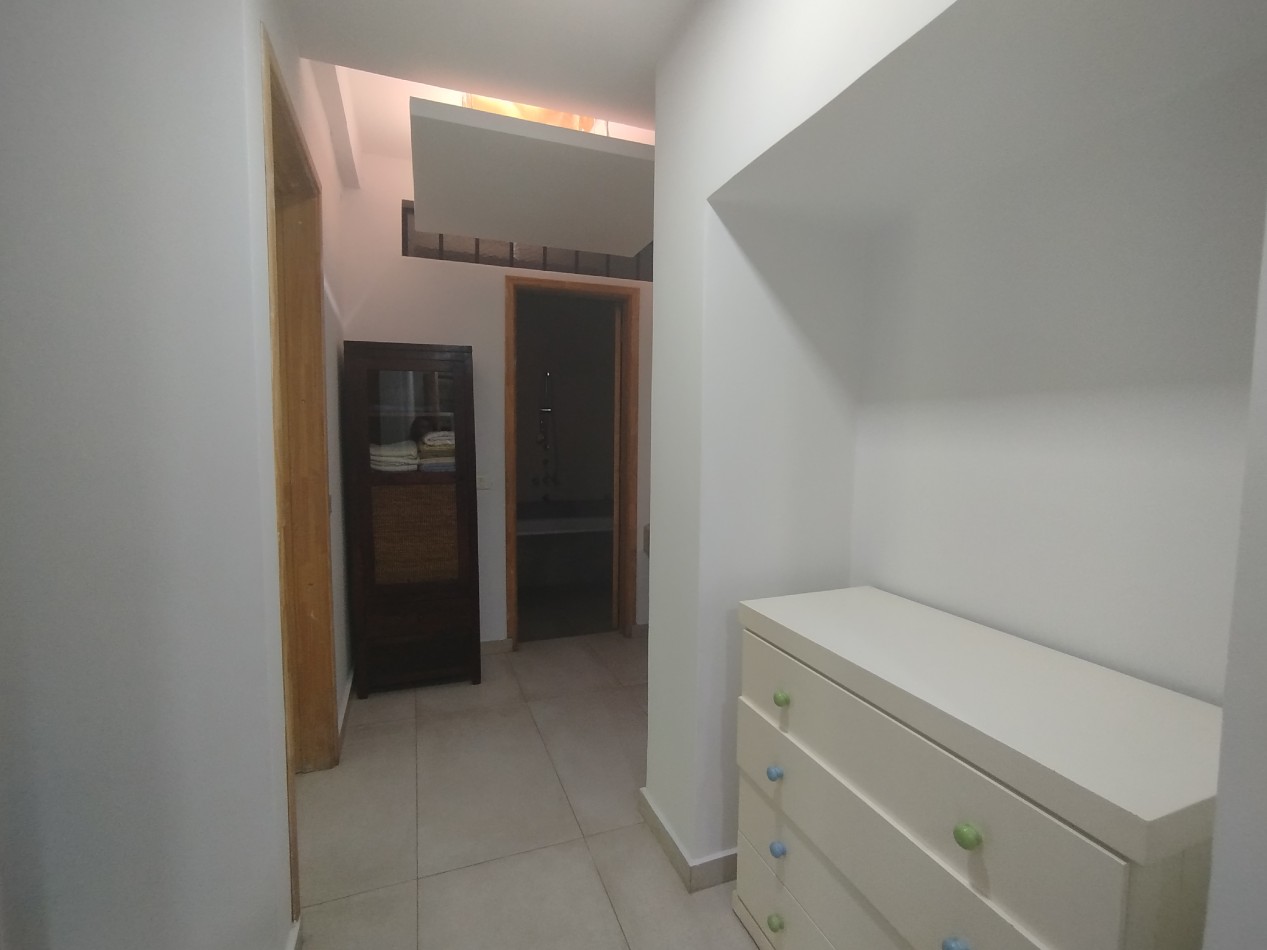 Venta casa moderna apta credito bancario Malvinas Argentinas