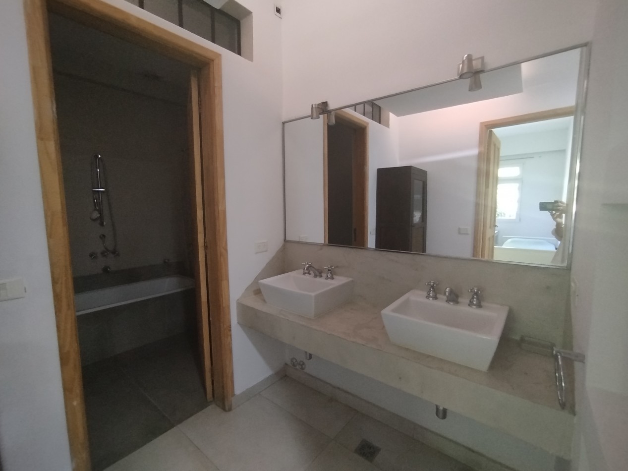 Venta casa moderna apta credito bancario Malvinas Argentinas