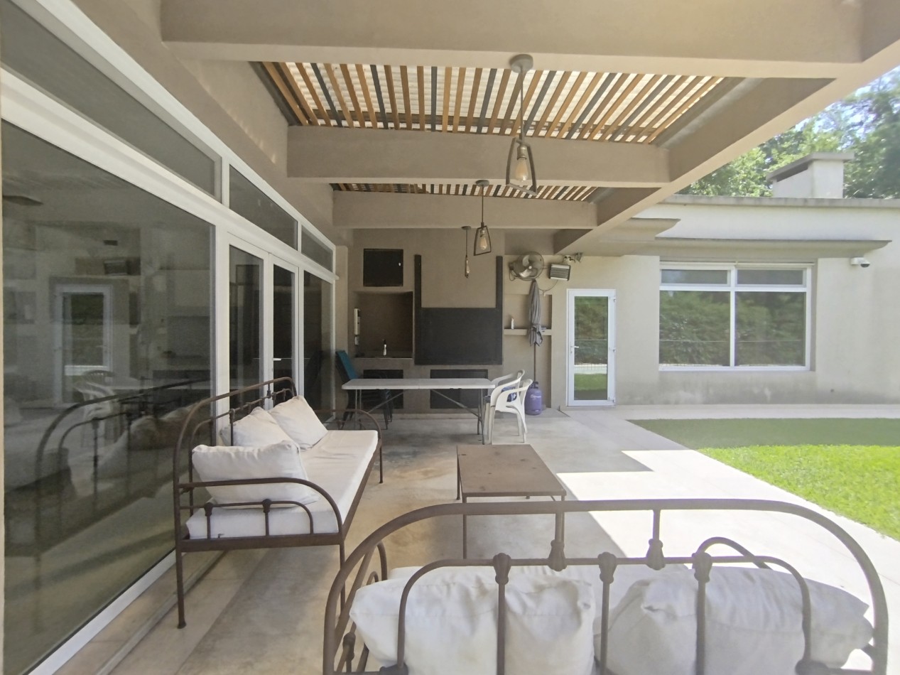 Venta casa moderna apta credito bancario Malvinas Argentinas