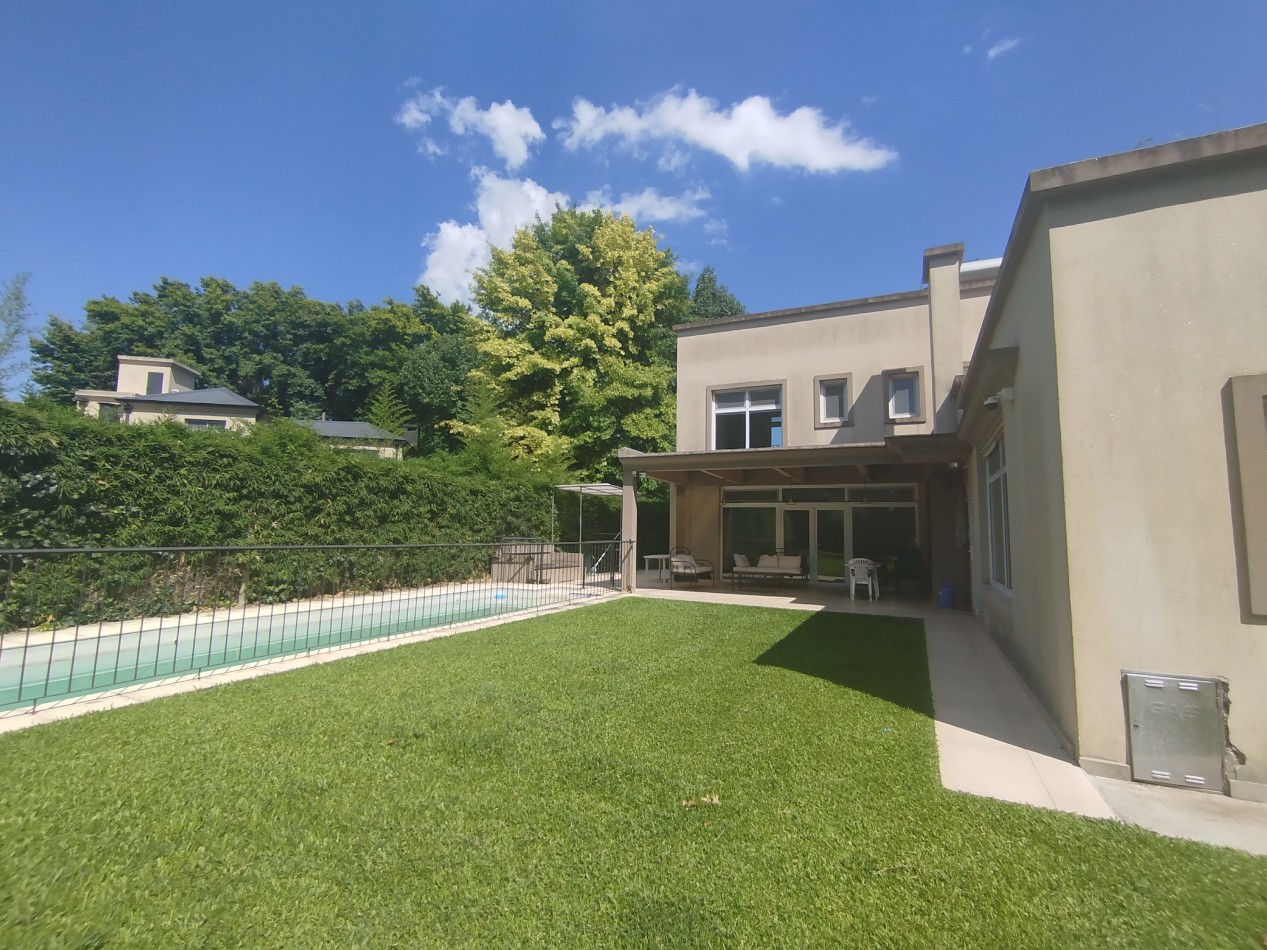 Venta casa moderna apta credito bancario Malvinas Argentinas