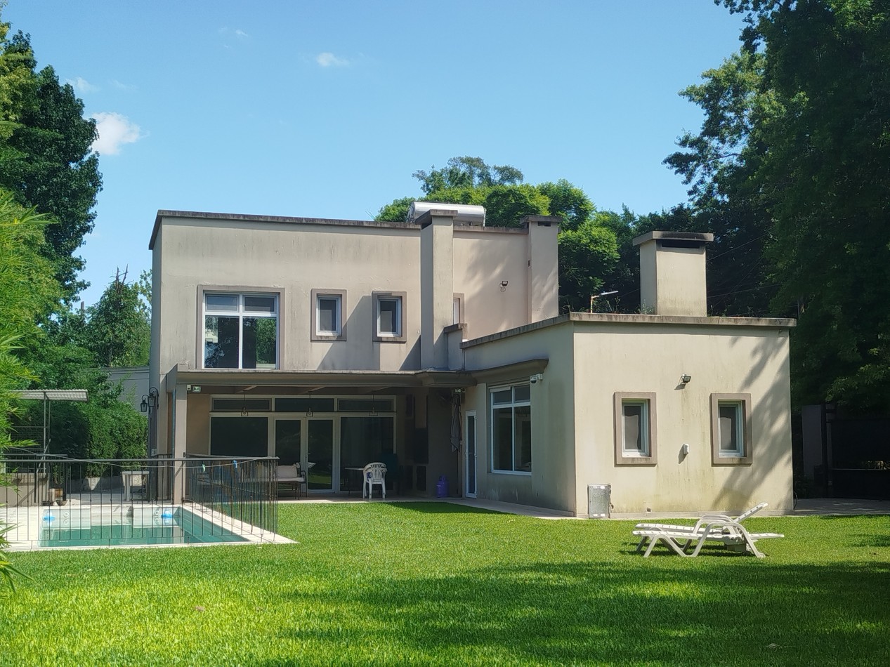 Venta casa moderna apta credito bancario Malvinas Argentinas