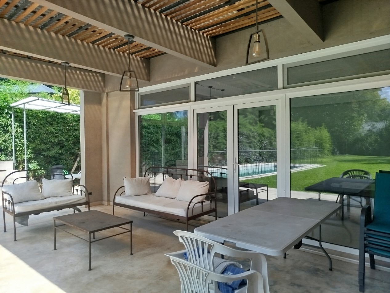 Venta casa moderna apta credito bancario Malvinas Argentinas