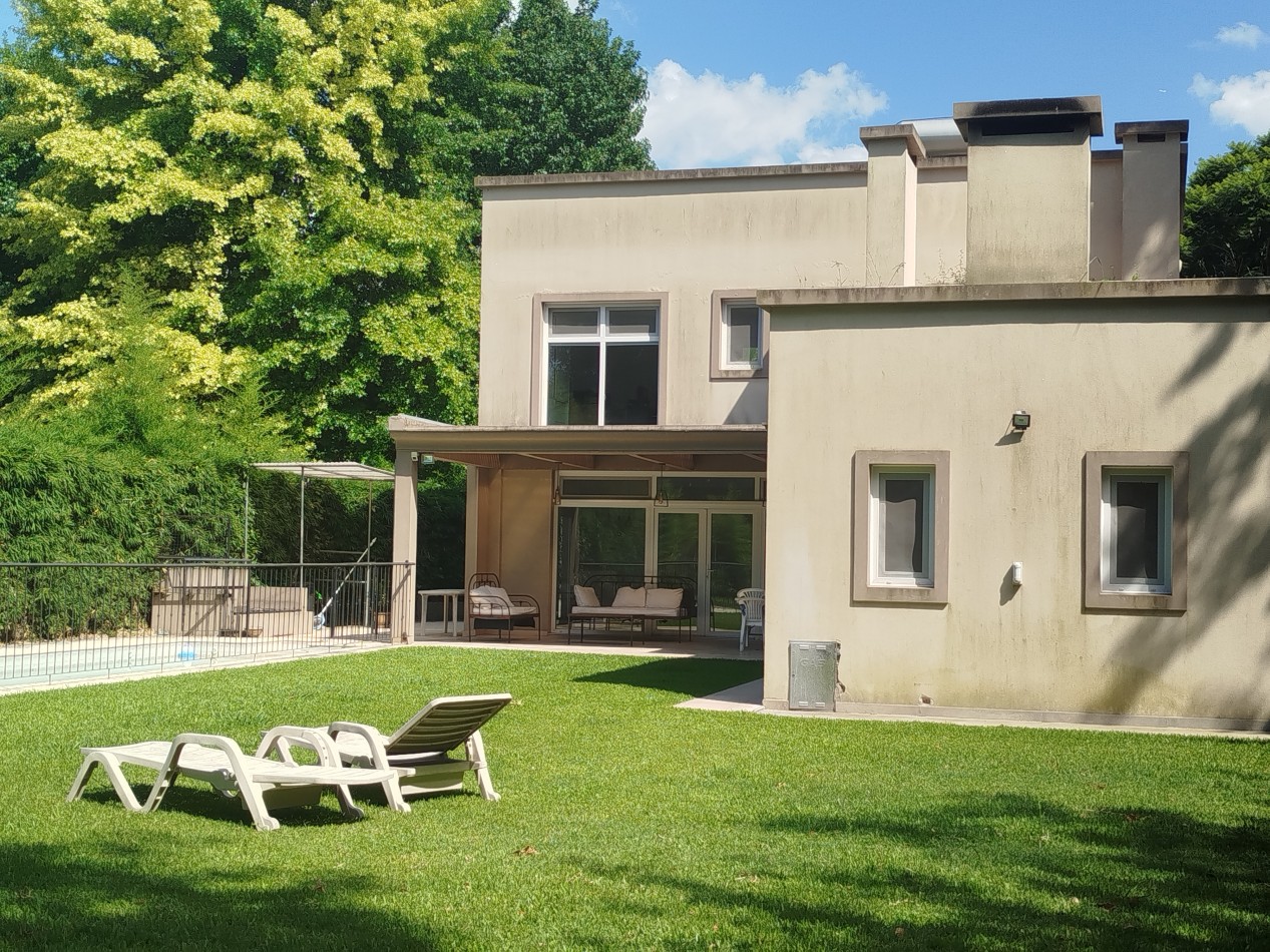 Venta casa moderna apta credito bancario Malvinas Argentinas