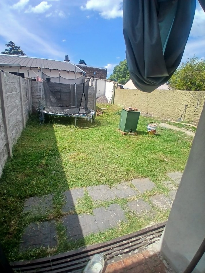 Venta Dos Casas Local muy buena ubicacion Jose C Paz 