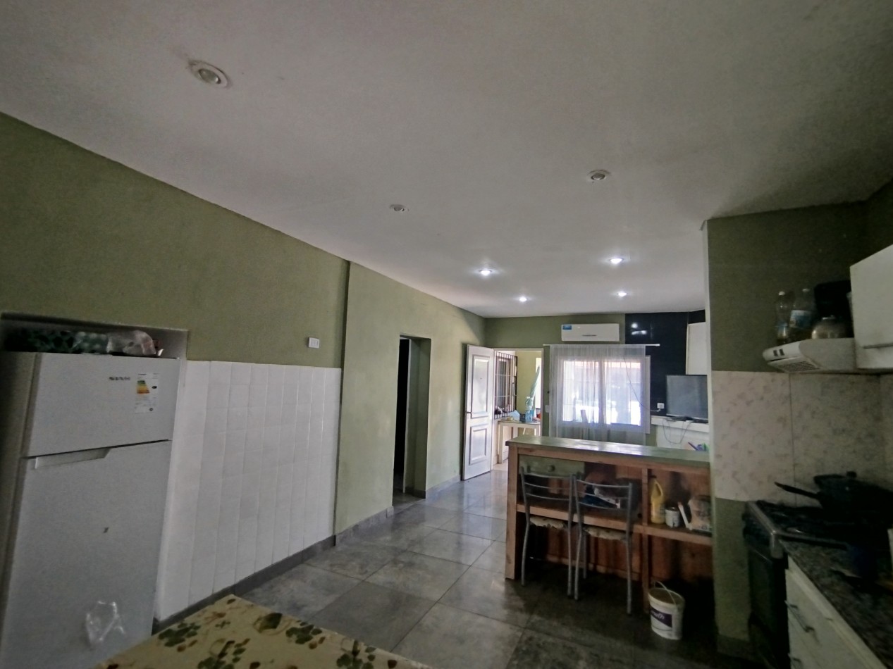 Venta Dos Casas Local muy buena ubicacion Jose C Paz 