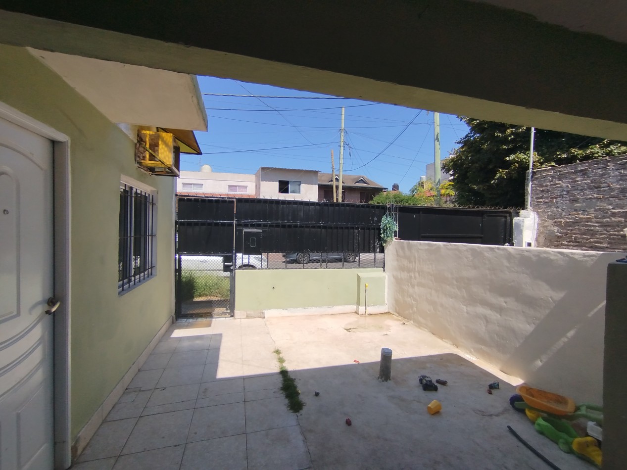 Venta Dos Casas Local muy buena ubicacion Jose C Paz 