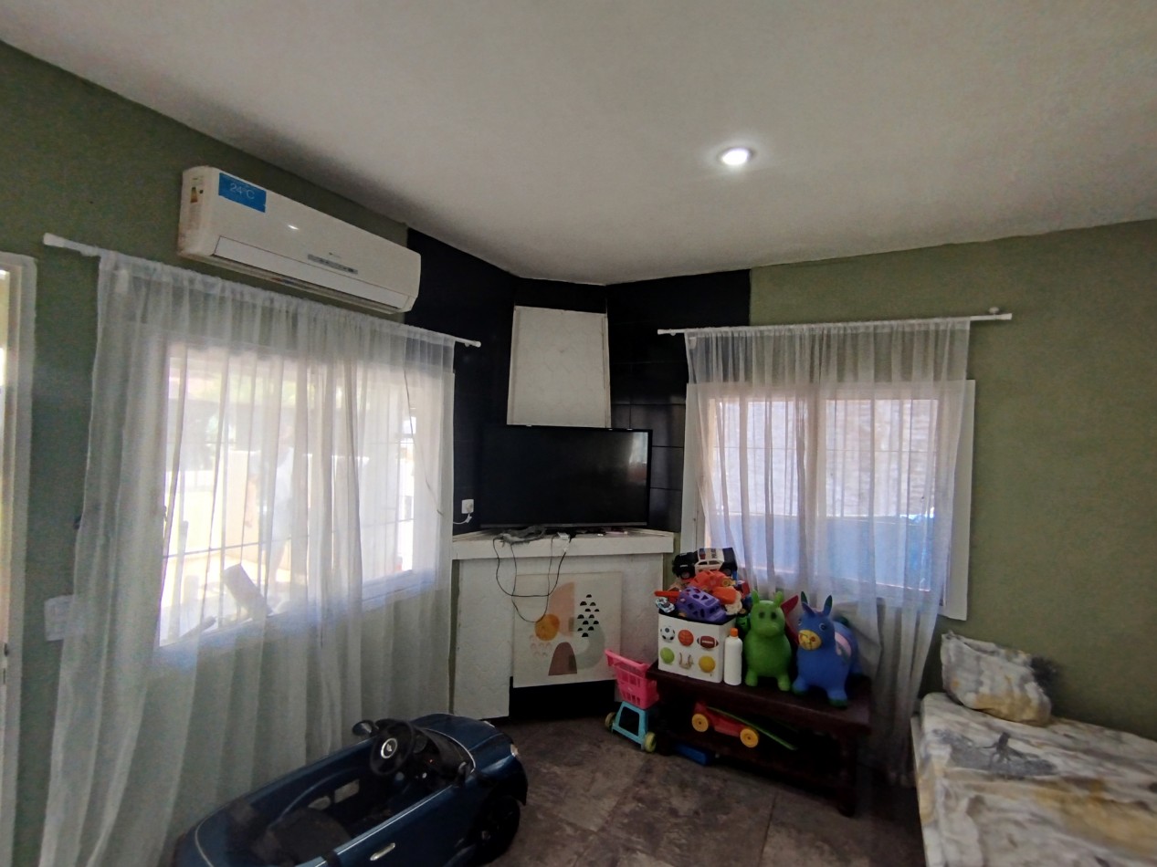 Venta Dos Casas Local muy buena ubicacion Jose C Paz 