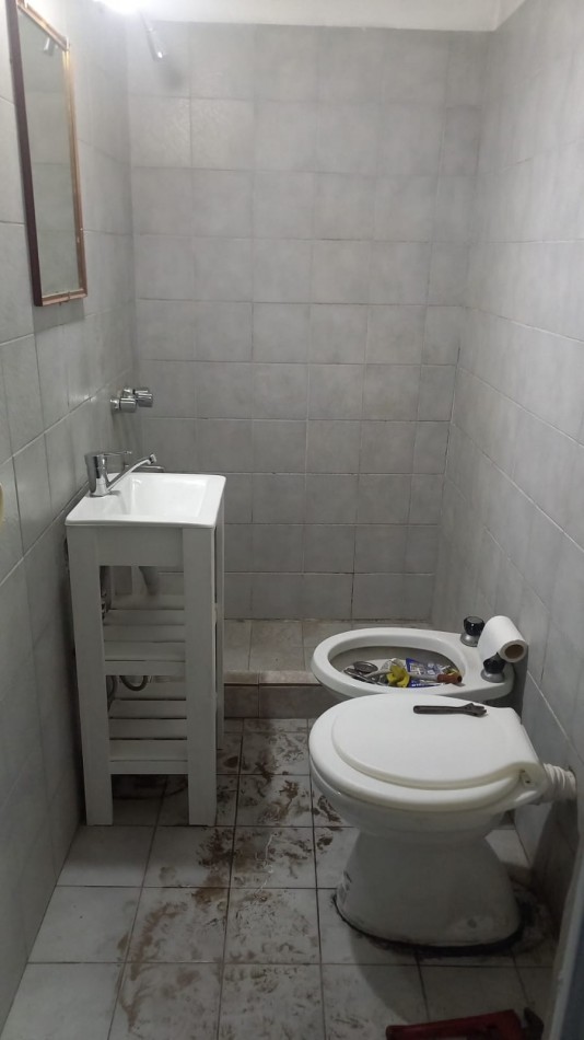 Venta Dos Casas Local muy buena ubicacion Jose C Paz 