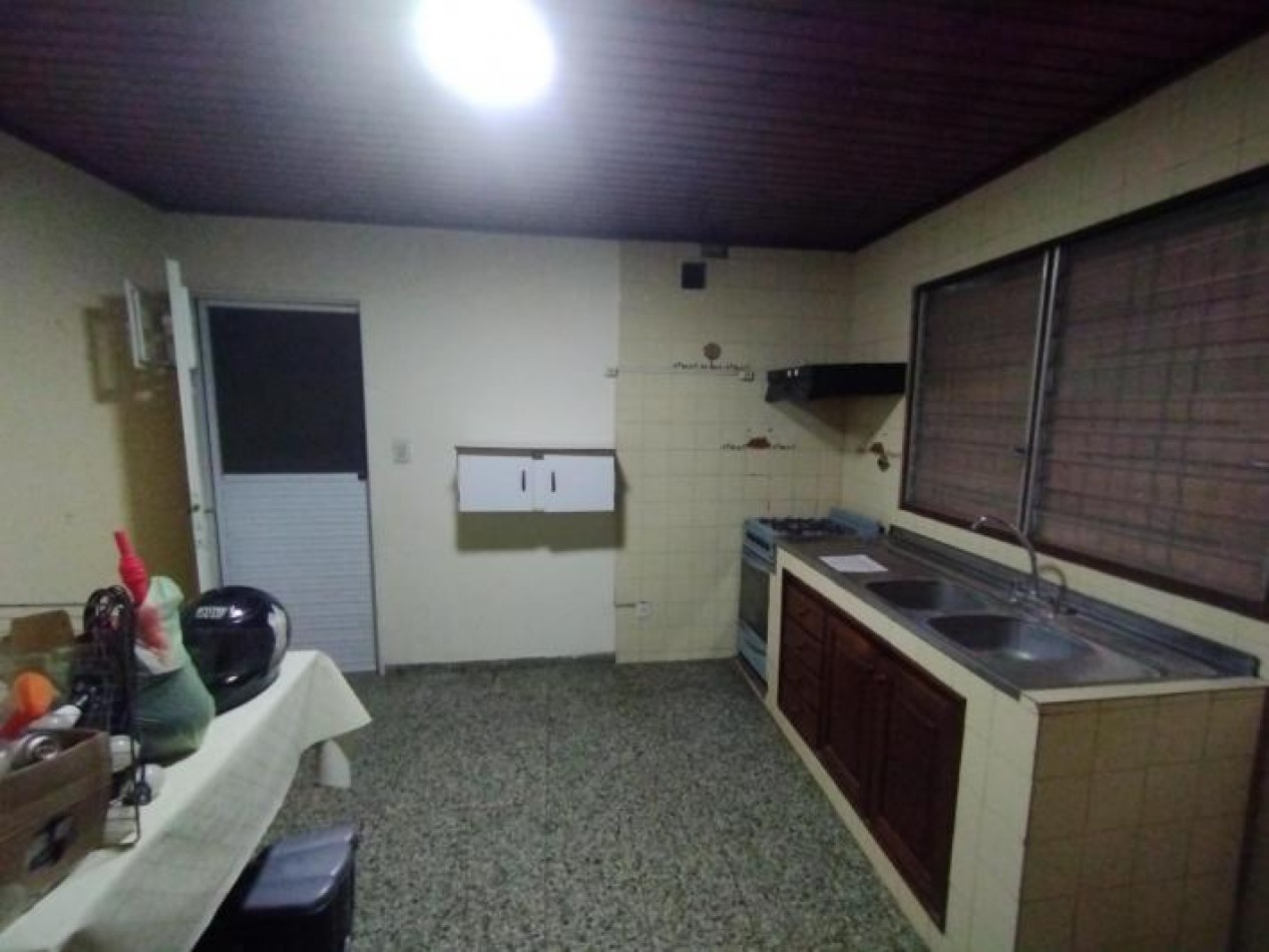 venta Casa y dos departamentos villa de mayo Malvinas argentinas 