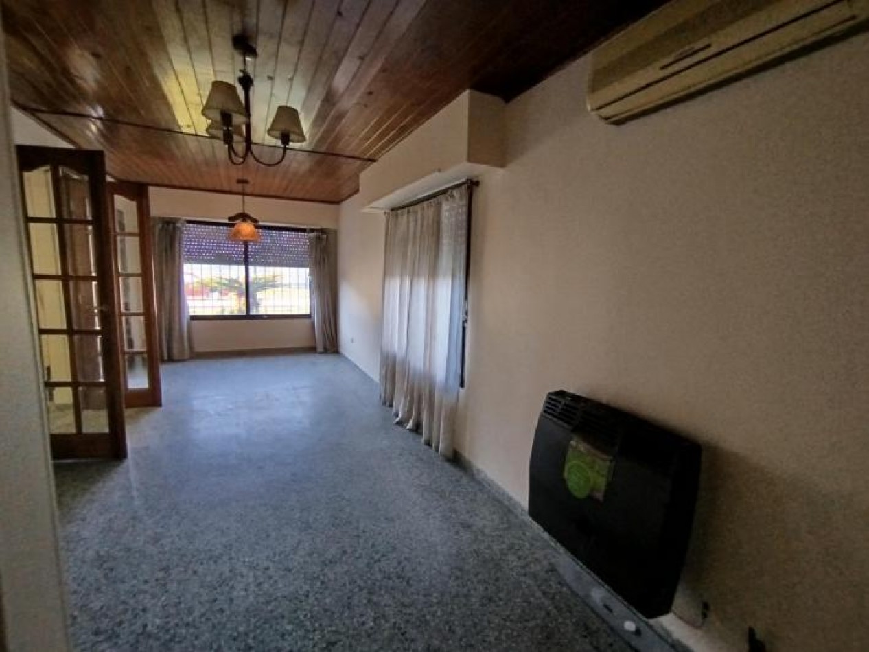 venta Casa y dos departamentos villa de mayo Malvinas argentinas 