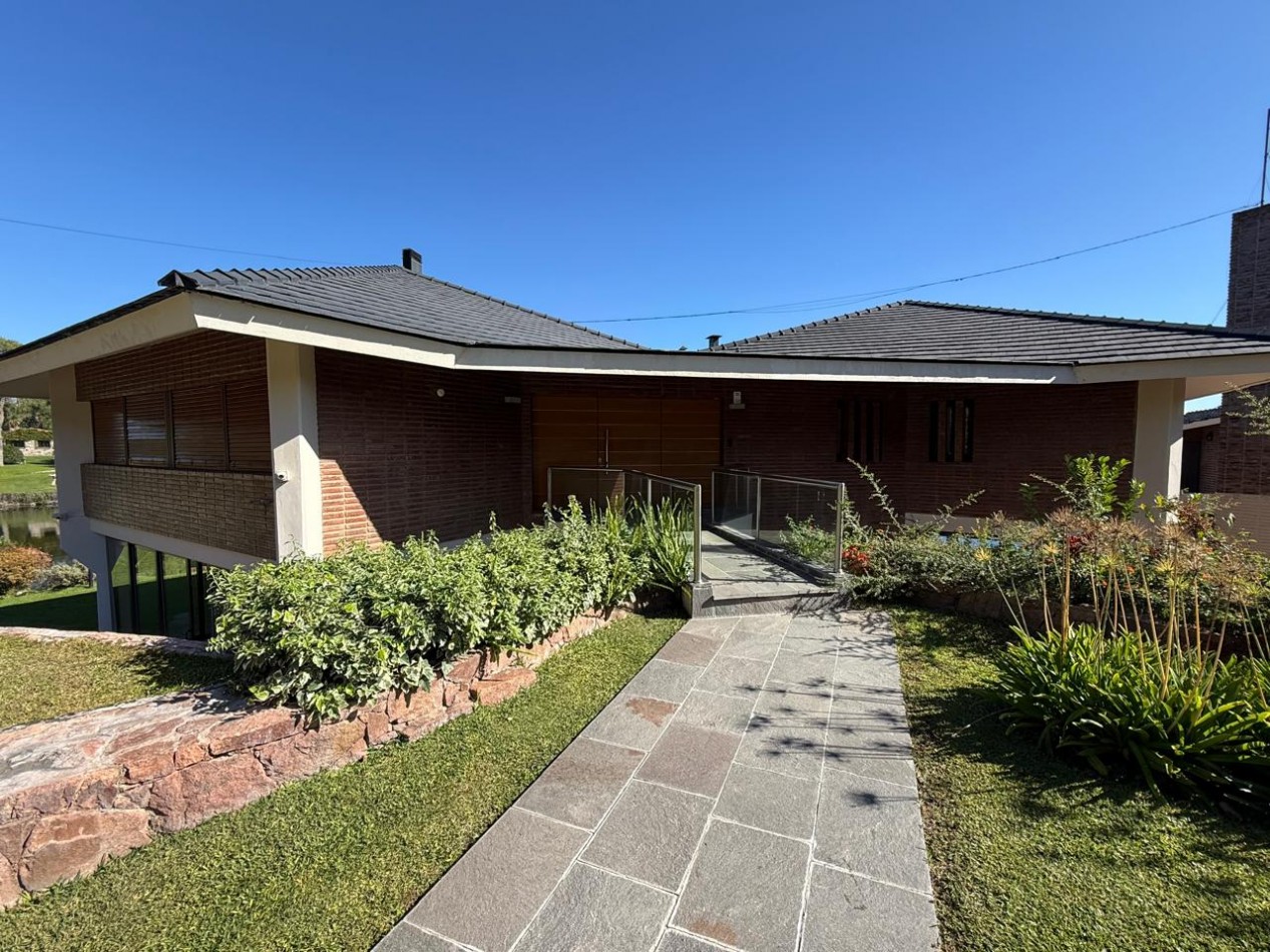 Venta casa de categoria Villa Carlos Paz Cordoba