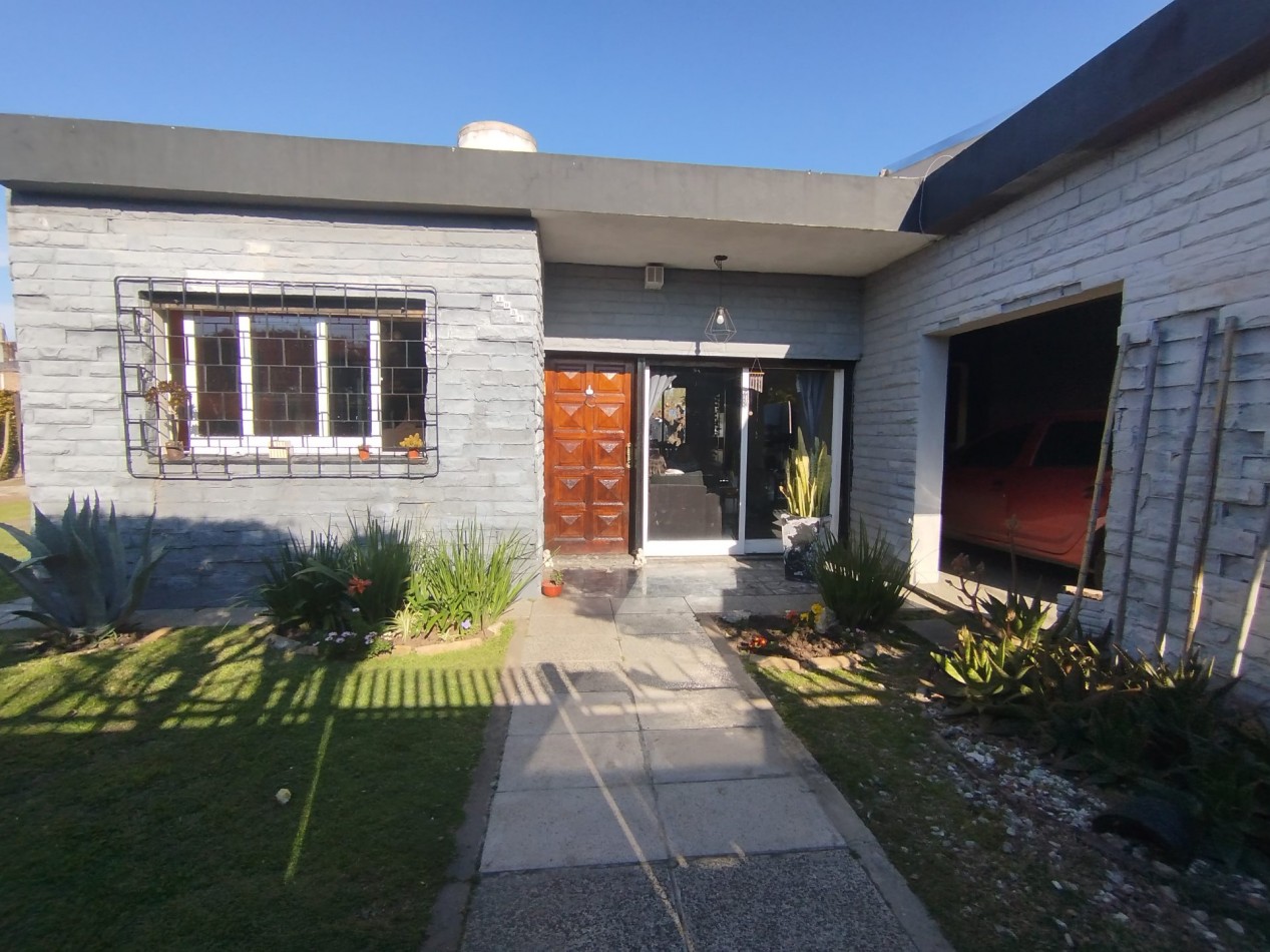 Venta casa cuatro ambientes pileta Apto credito san Miguel 