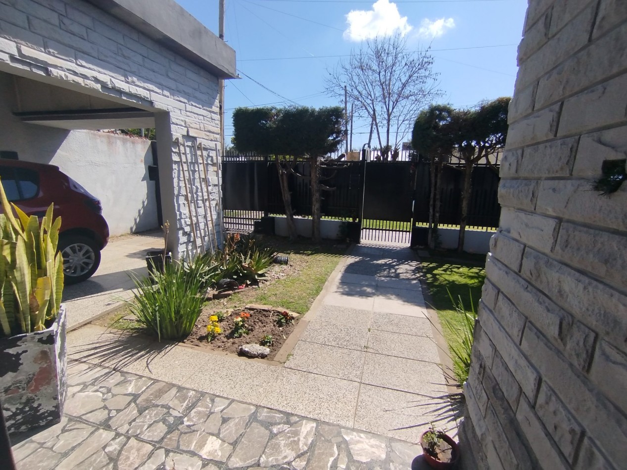 Venta casa cuatro ambientes pileta Apto credito san Miguel 