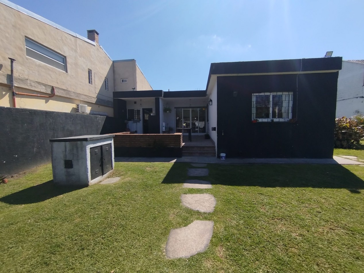 Venta casa cuatro ambientes pileta Apto credito san Miguel 