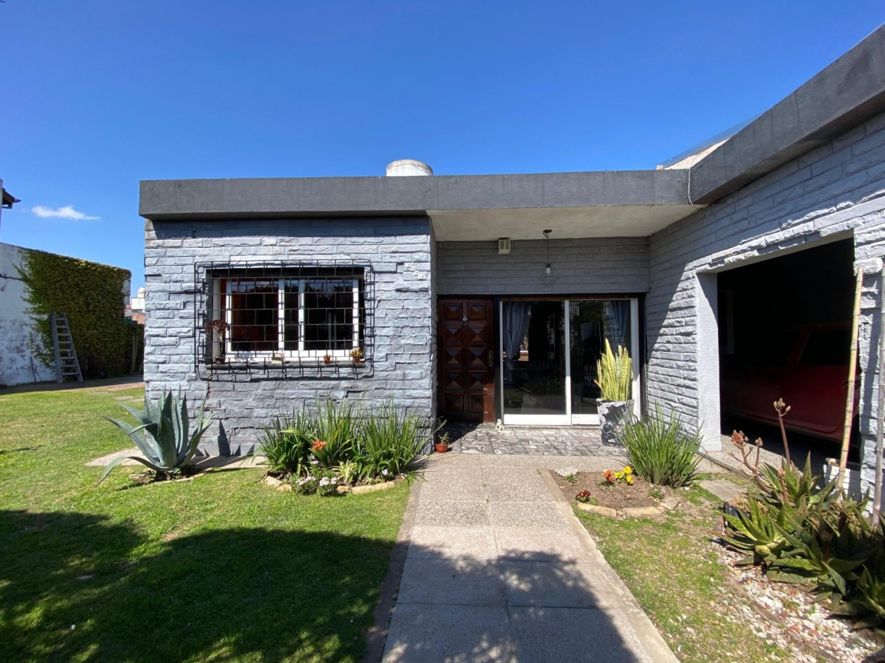Venta casa cuatro ambientes pileta Apto credito san Miguel 