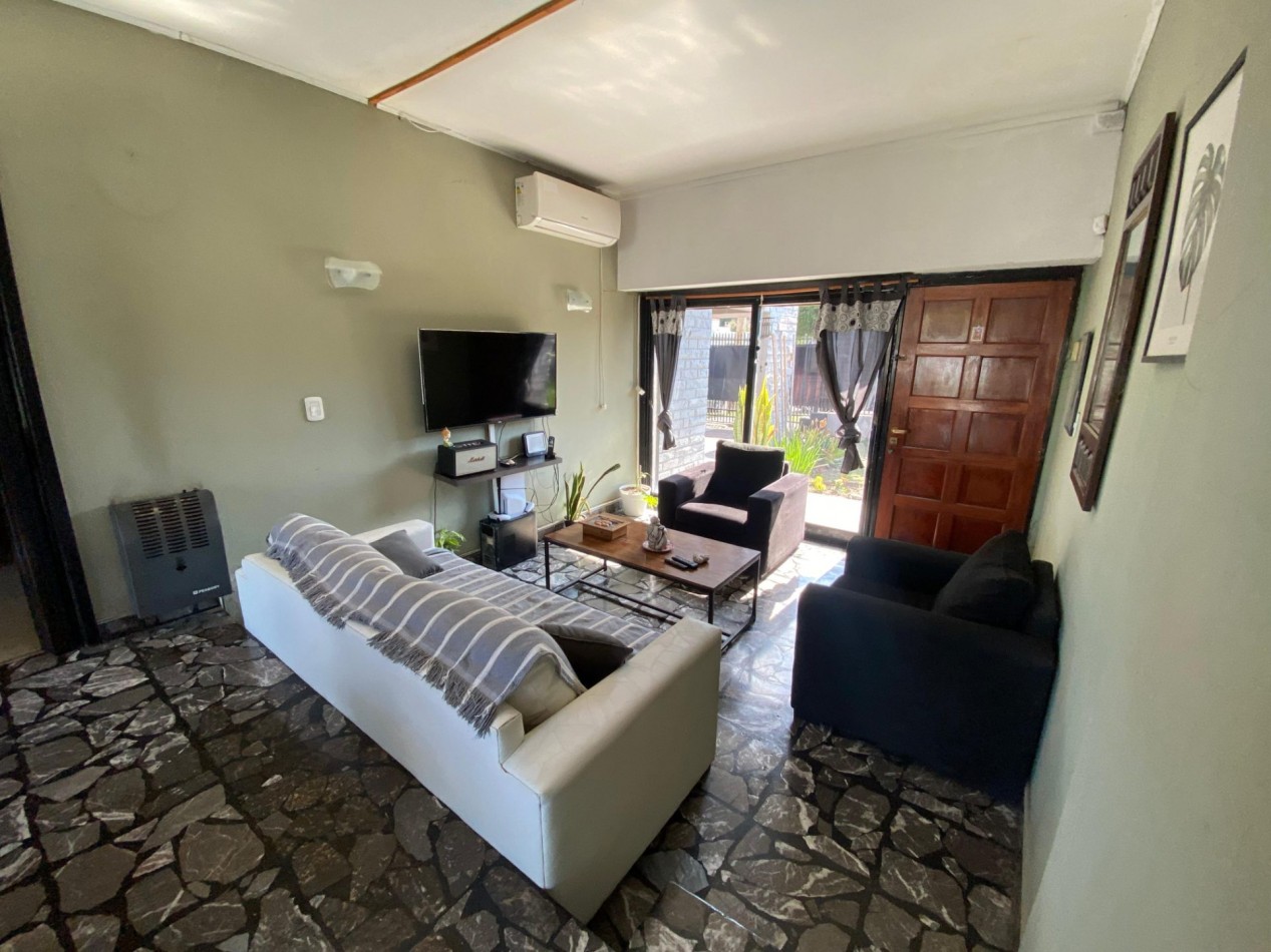 Venta casa cuatro ambientes pileta Apto credito san Miguel 