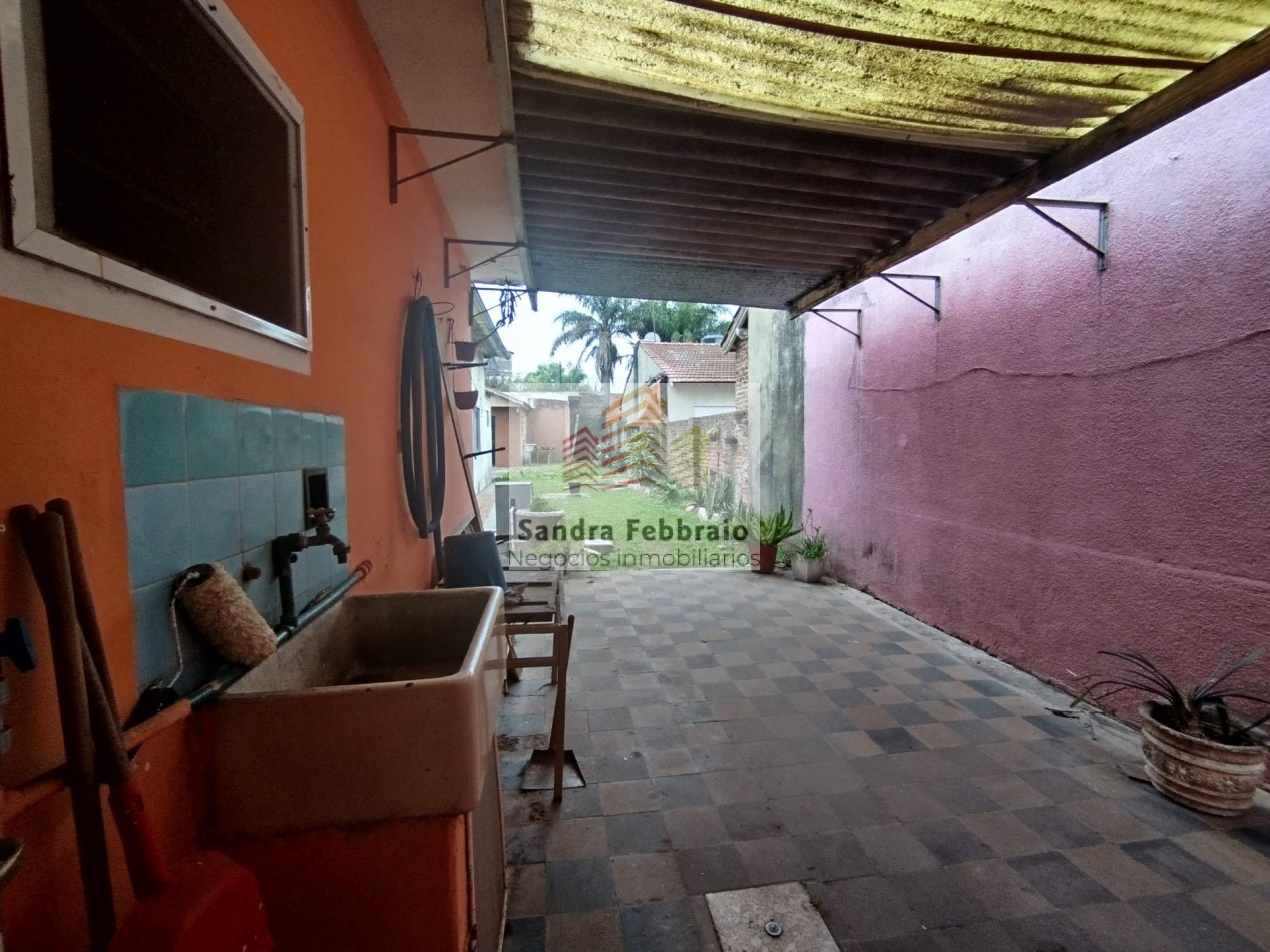 Venta Casa y amplio departamento Los Polvorines Malvinas argentinas 