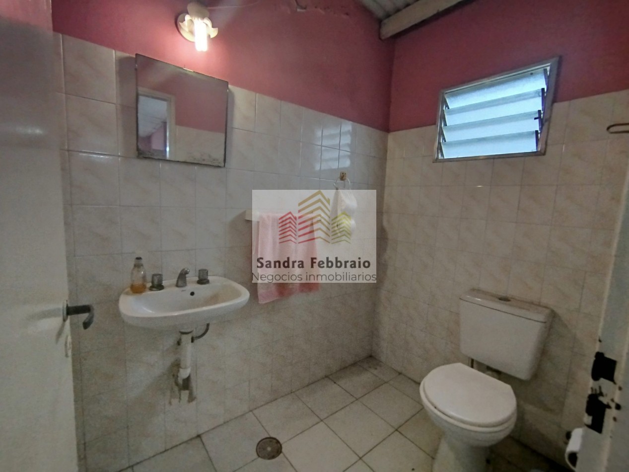 Venta Casa y amplio departamento Los Polvorines Malvinas argentinas 