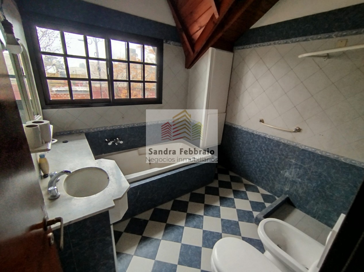 Venta casa estilo duplex cuatro ambientes san Miguel 