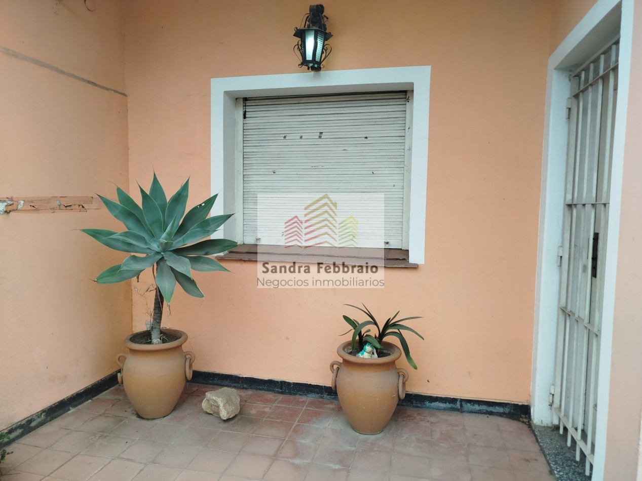 Venta Casa y amplio departamento Los Polvorines Malvinas argentinas 