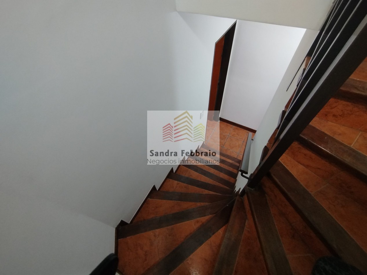 Venta casa estilo duplex cuatro ambientes san Miguel 