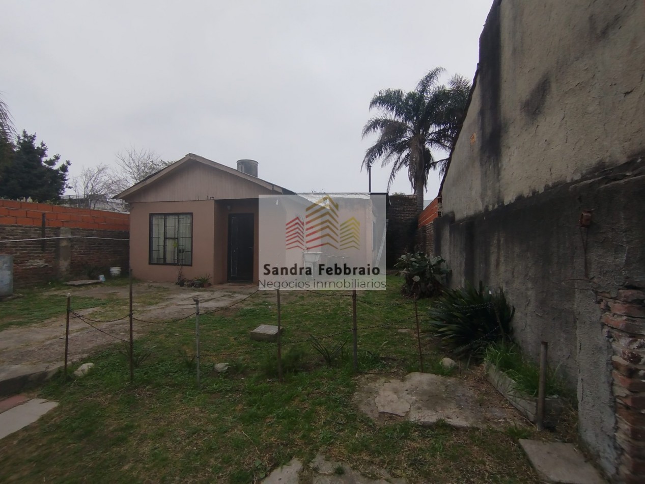 Venta Casa y amplio departamento Los Polvorines Malvinas argentinas 