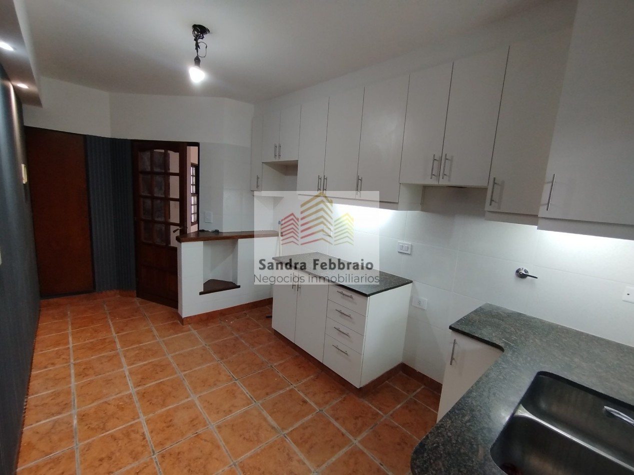 Venta casa estilo duplex cuatro ambientes san Miguel 