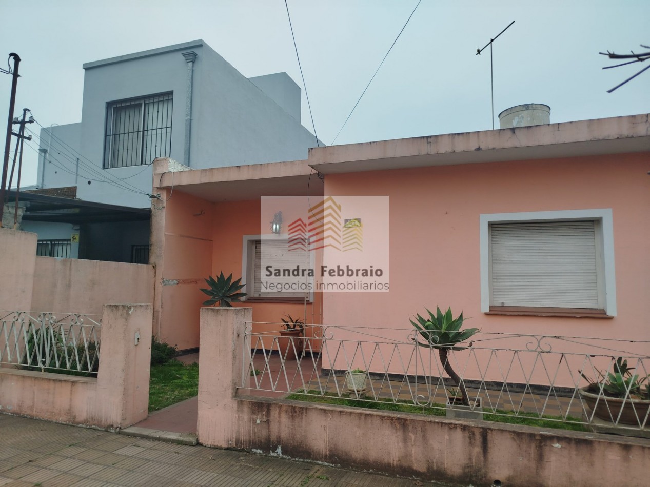 Venta Casa y amplio departamento Los Polvorines Malvinas argentinas 