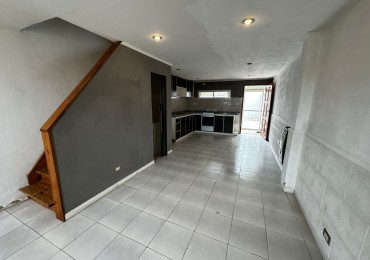 Venta de casa estilo Triplex apto credito Jose C Paz 