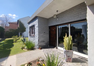 Venta casa cuatro ambientes pileta Apto credito san Miguel 
